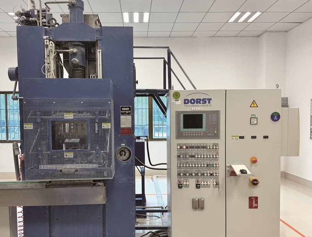 ドライ・アイソスタティック・プレス機